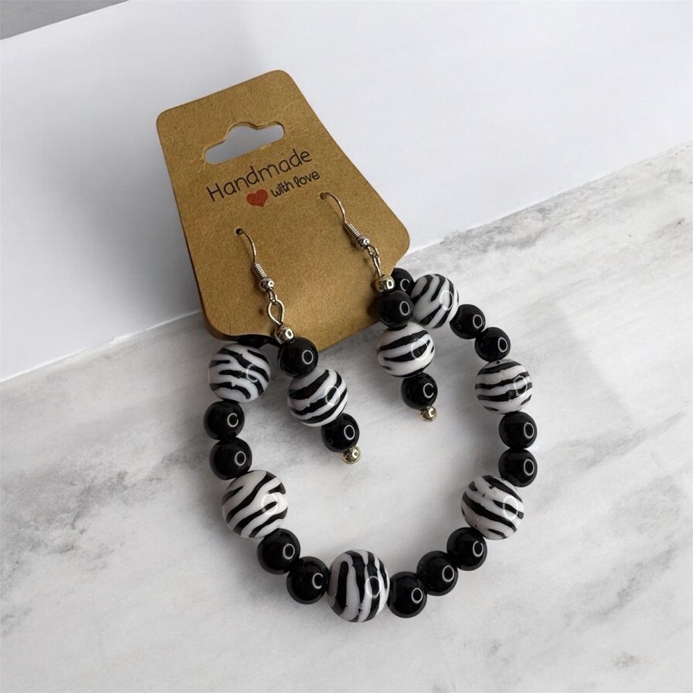 Black and White Beaded Jewelry Set